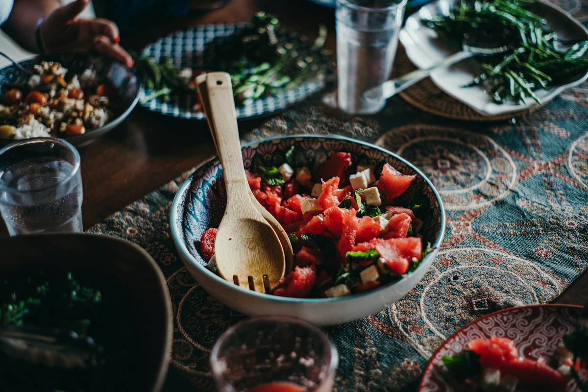 Hummus und Gemüseplatten